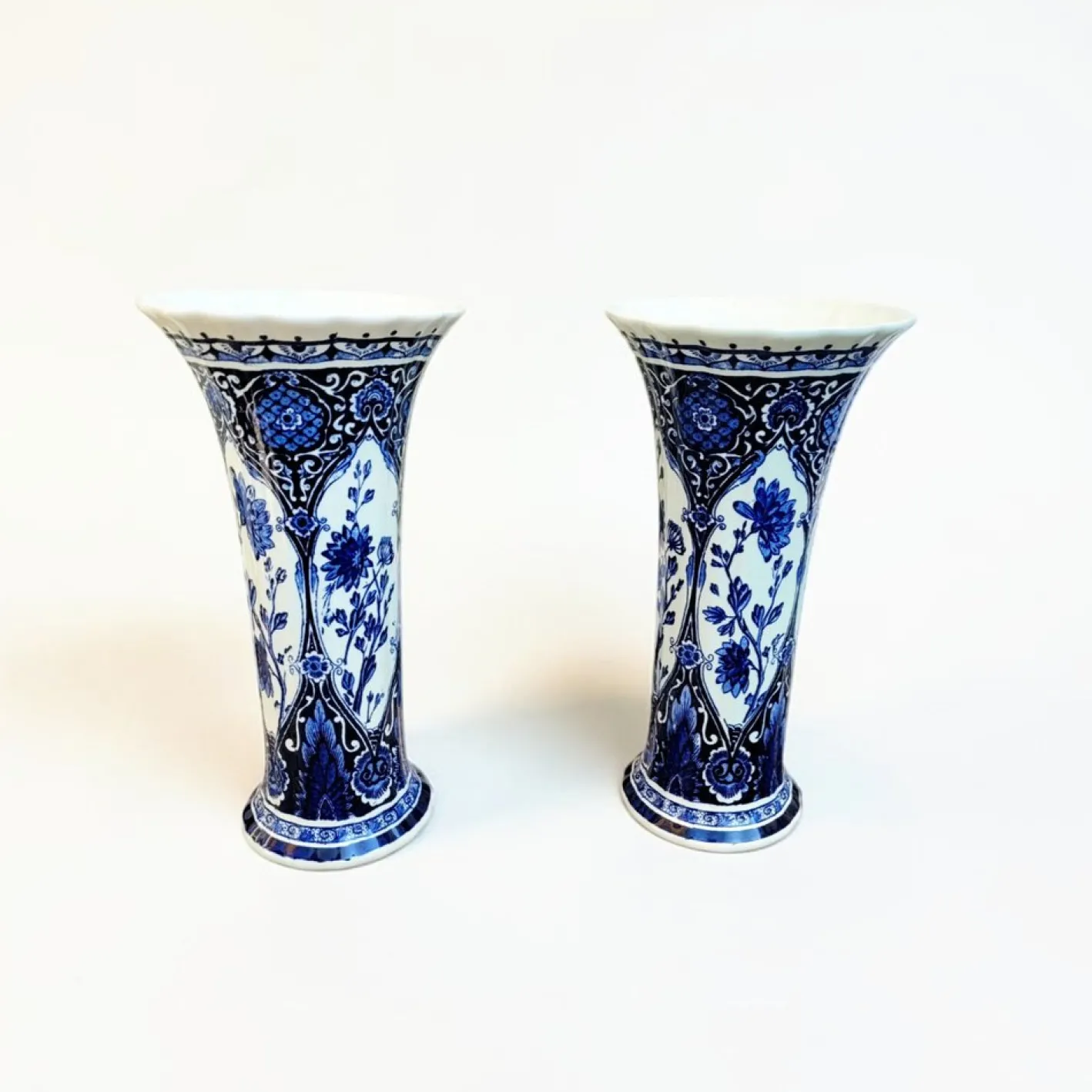 Blaue Delft Vasen in Trompeten-Optik von Boch Royal Sphinx Maastricht, 1960er, 2er Set