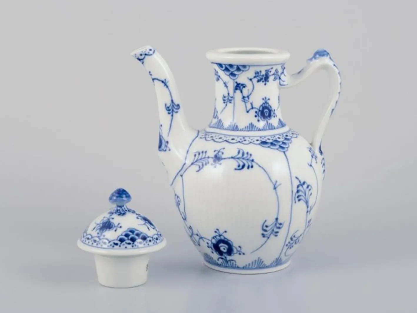 Blaue Kannelierte Kaffeekanne aus Porzellan von Royal Copenhagen, 1960er