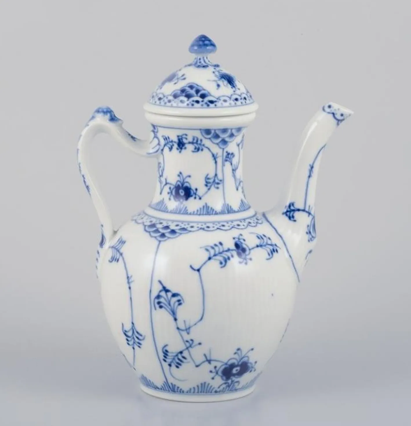Blaue Kannelierte Kaffeekanne aus Porzellan von Royal Copenhagen, 1960er
