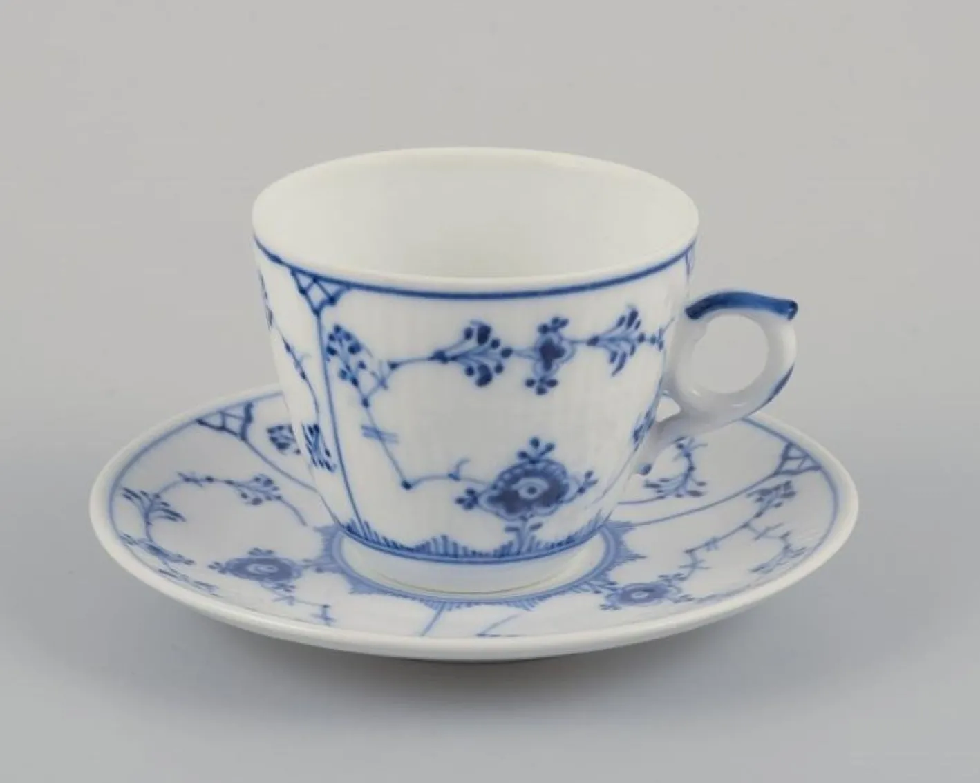 Blaue Kannelierte Kaffeetassen mit Untertassen von Royal Copenhagen, 1960er, 12 Set