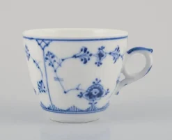 Blaue Kannelierte Kaffeetassen mit Untertassen von Royal Copenhagen, 1960er, 12 Set