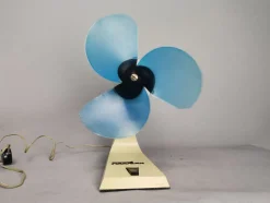 Blauer Mid-Century Tischventilator aus Kunststoff, Sowjetunion, 1969