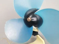 Blauer Mid-Century Tischventilator aus Kunststoff, Sowjetunion, 1969