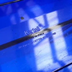 Blauer Zeitschriftenständer aus Acrylglas von Giotto Stoppino für Kartell, 1970er Jahre