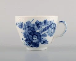 Blau Floraler gebogener Kaffee Service von Royal Copenhagen für Twelve People, 1960er, Set of 36