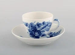 Blau Floraler gebogener Kaffee Service von Royal Copenhagen für Twelve People, 1960er, Set of 36