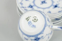 Blau geriffelte schlichte Kaffeetassen und Untertassen von Royal Copenhagen, 8 . Set