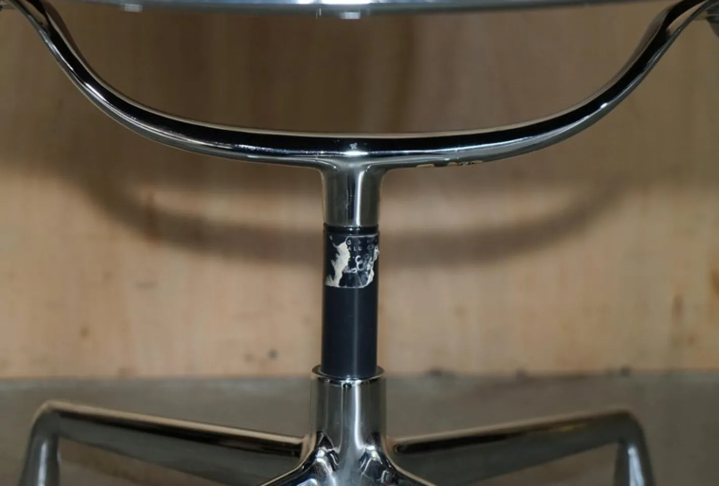 Brauner EA 108 Drehstuhl von Charles & Ray Eames