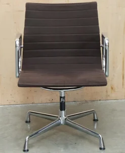 Brauner EA 108 Drehstuhl von Charles & Ray Eames
