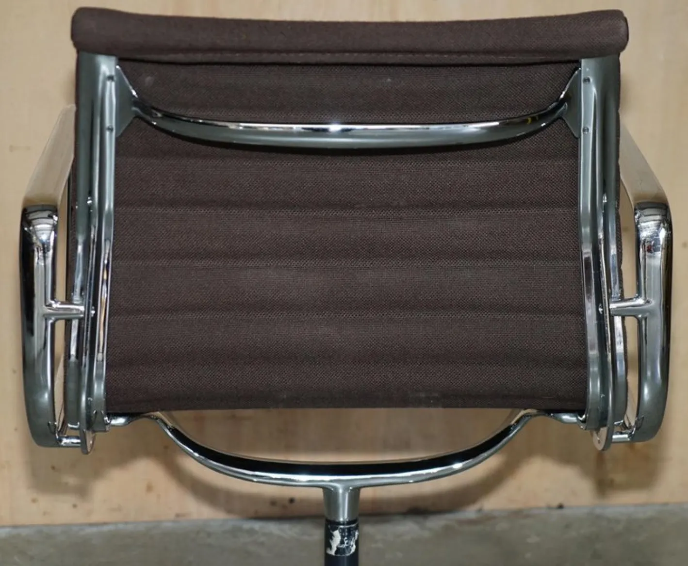 Brauner EA 108 Drehstuhl von Charles & Ray Eames