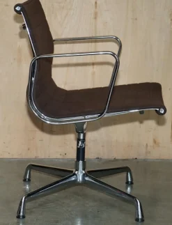 Brauner EA 108 Drehstuhl von Charles & Ray Eames