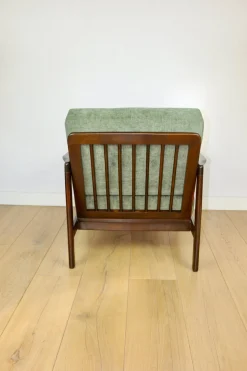 Brauner Vintage Armlehnstuhl aus Holz in grün-olivgrünem Jeans-Design von Z. Bączyk, 1970er