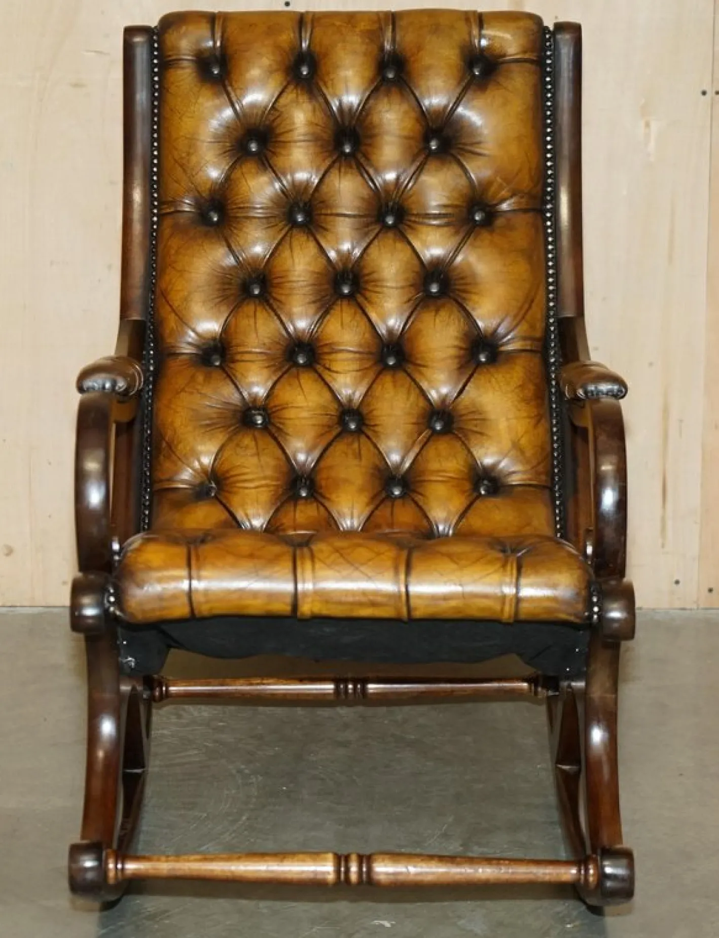 Brauner Vintage Chesterfield Schaukelsessel aus Leder