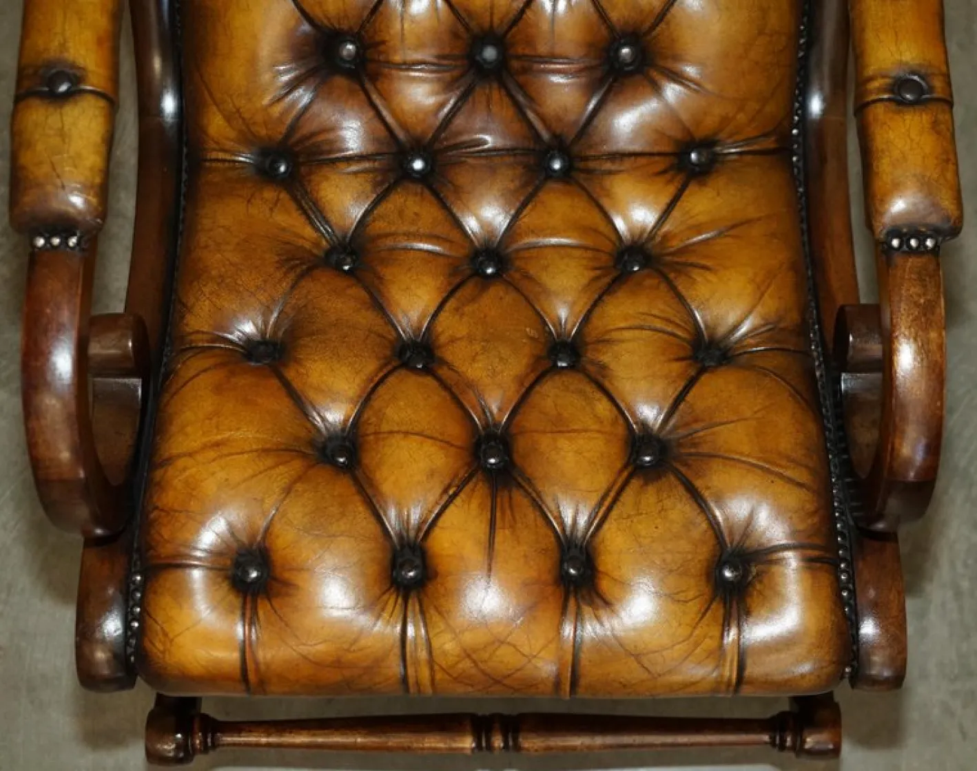 Brauner Vintage Chesterfield Schaukelsessel aus Leder