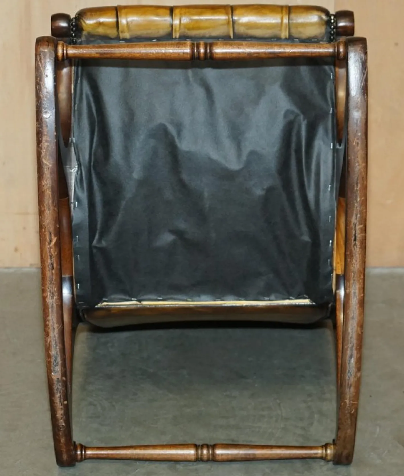 Brauner Vintage Chesterfield Schaukelsessel aus Leder