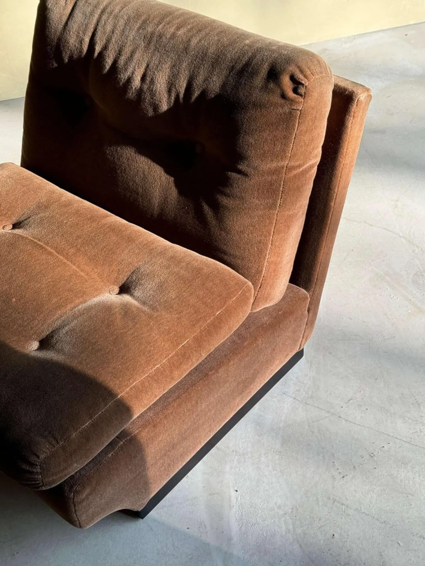 Braunes Samtsofa & Sessel von Paolo Caliari für Cassina, 1960er