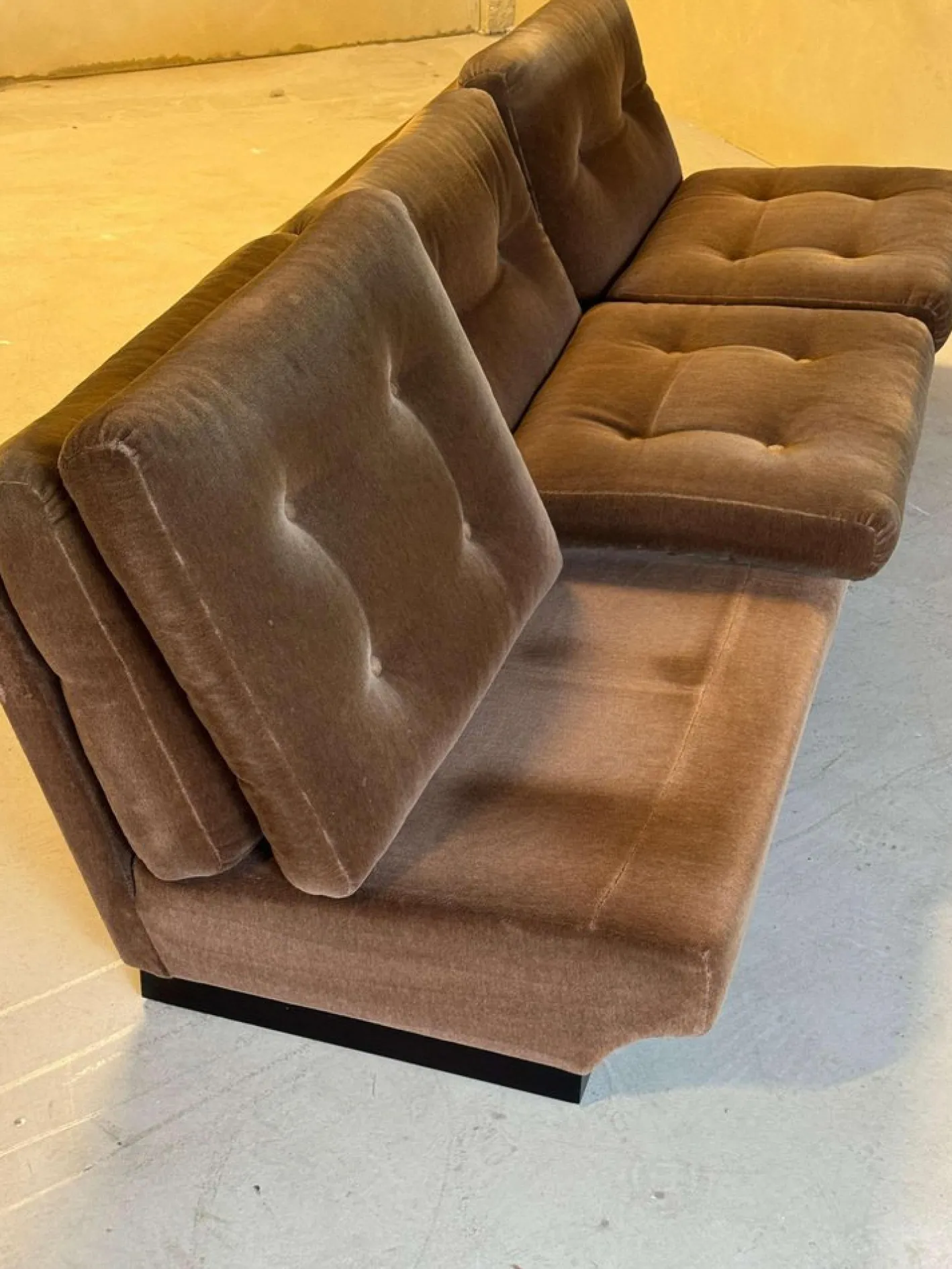 Braunes Samtsofa & Sessel von Paolo Caliari für Cassina, 1960er