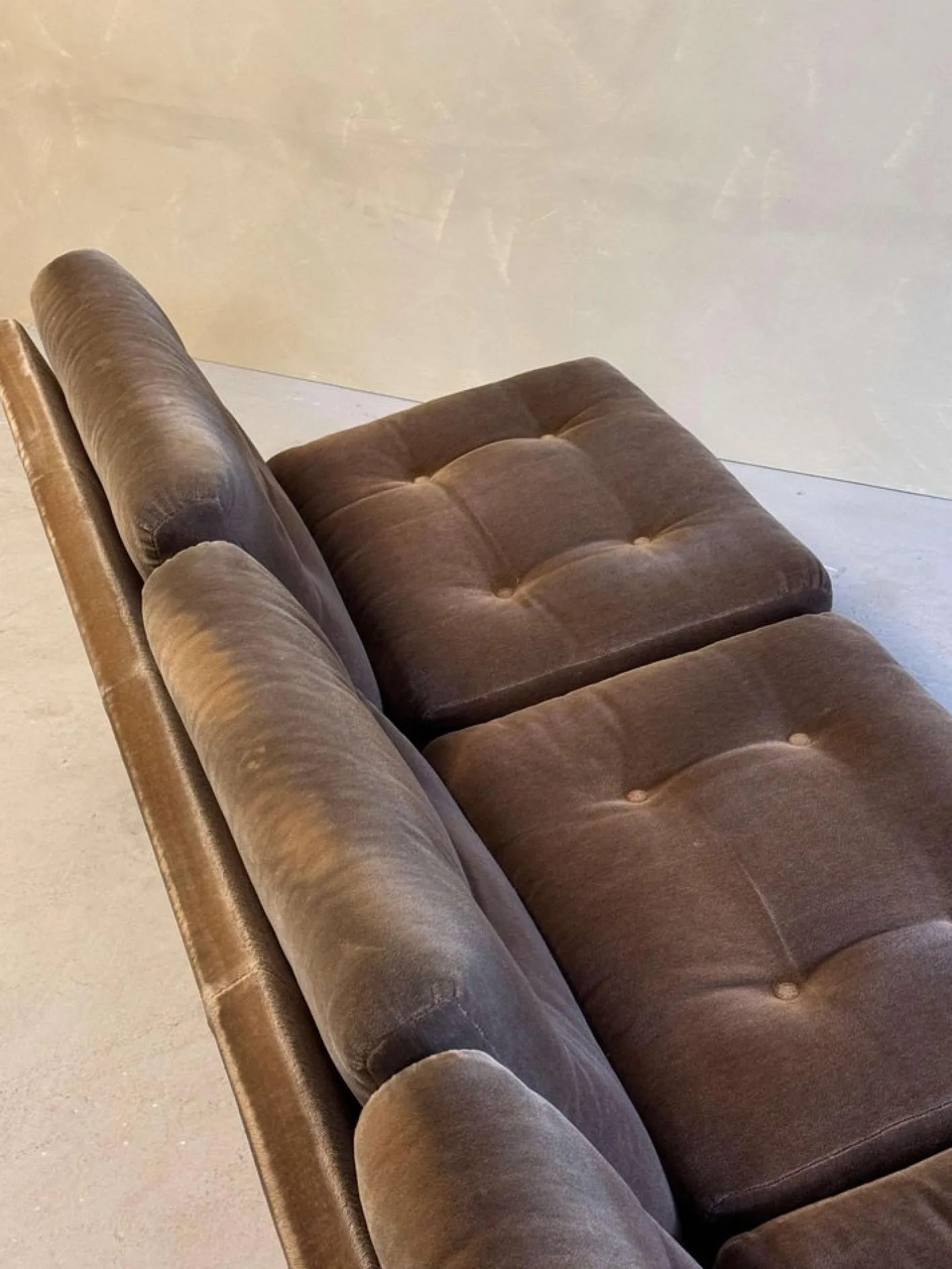Braunes Samtsofa & Sessel von Paolo Caliari für Cassina, 1960er