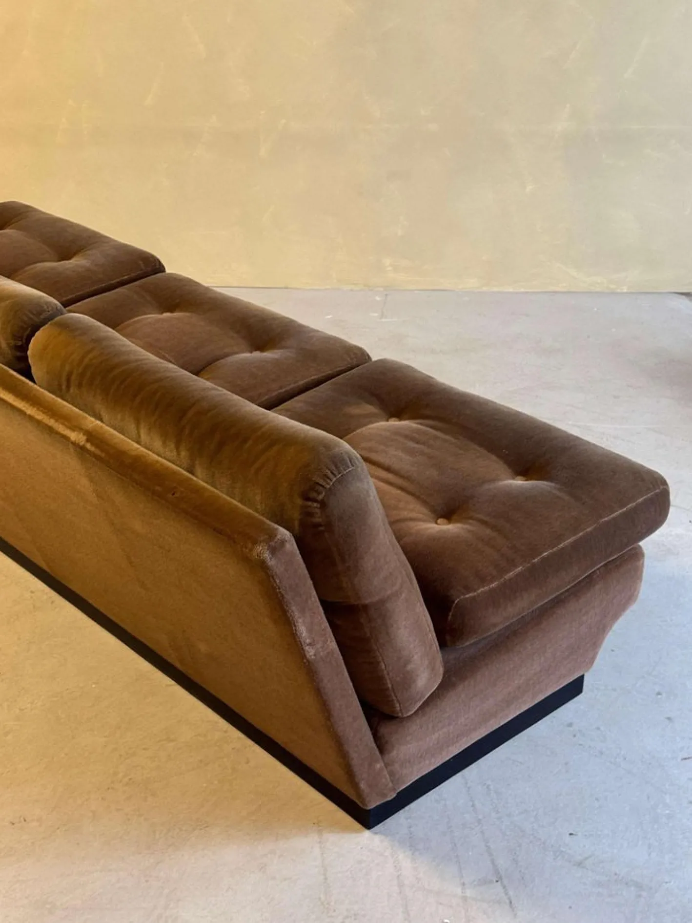 Braunes Samtsofa & Sessel von Paolo Caliari für Cassina, 1960er