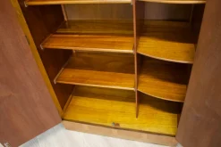 Britischer Art Deco Walnuss Wurzelholz Schrank, 1930er