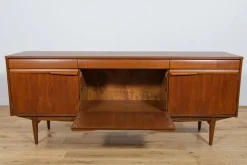 Britisches Mid-Century Teak Sideboard, 1960er