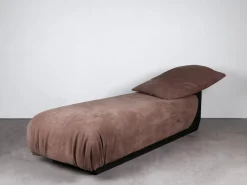 Brutal Daybed von Lucas Morten