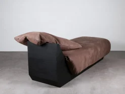 Brutal Daybed von Lucas Morten