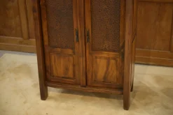 Brutalistischer Aranjou Kleiderschrank aus Ulmenholz, 1960er