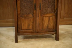 Brutalistischer Aranjou Kleiderschrank aus Ulmenholz, 1960er