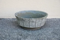 Brutalistischer Blumentopf aus Beton