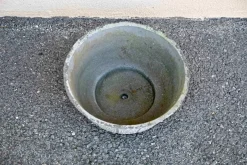 Brutalistischer Blumentopf aus Beton