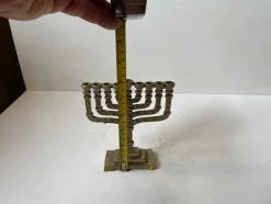 Brutalistischer Chanukka Menorah Kerzenhalter aus Bronze von Hen Holon, Israel, 1970er