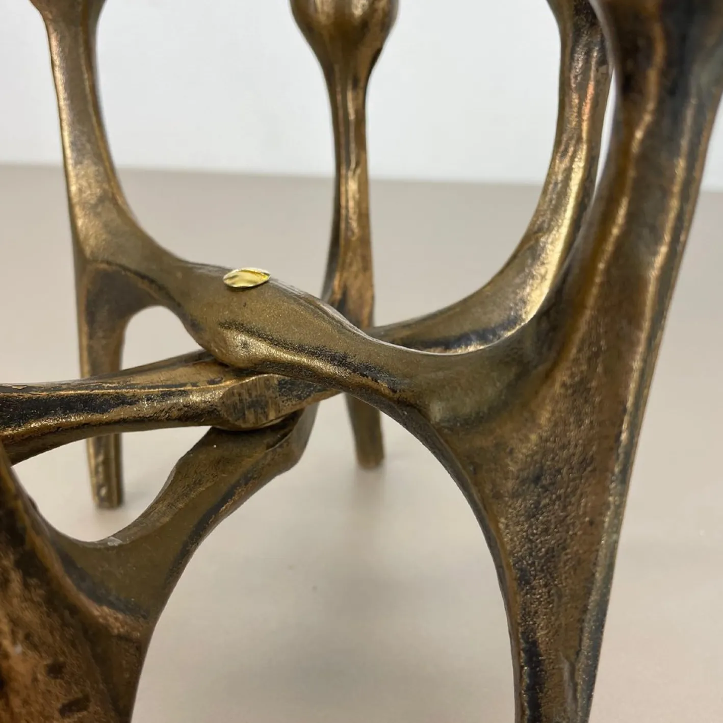 Brutalistischer deutscher Mid-Century Kerzenhalter aus Bronze von Michael Harjes, 1960er