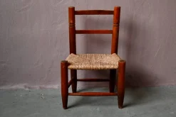 Brutalistischer Kinderstuhl aus Stroh, 1970er