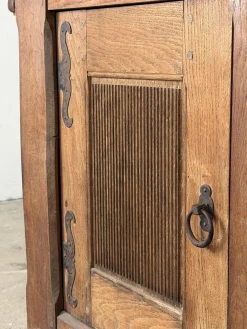 Brutalistisches französisches Sideboard aus Eiche, 1930er