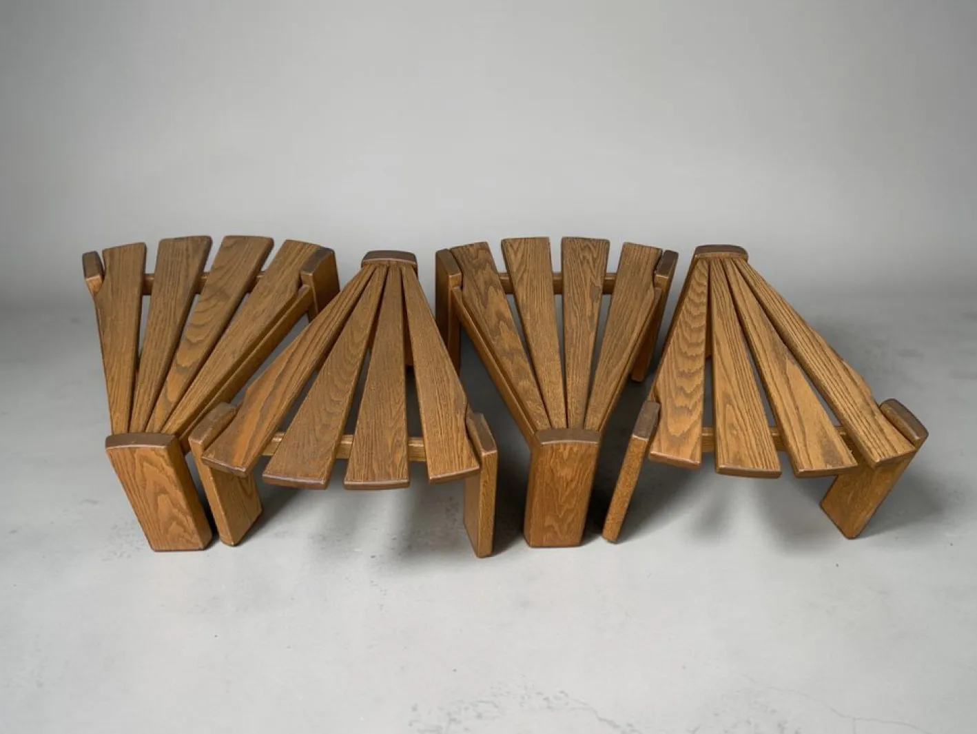 Brutalistische Vintage Beistelltische aus Eiche von Radboud Dittmann für Dittmann & Co., Niederlande, 1970er, 4er Set