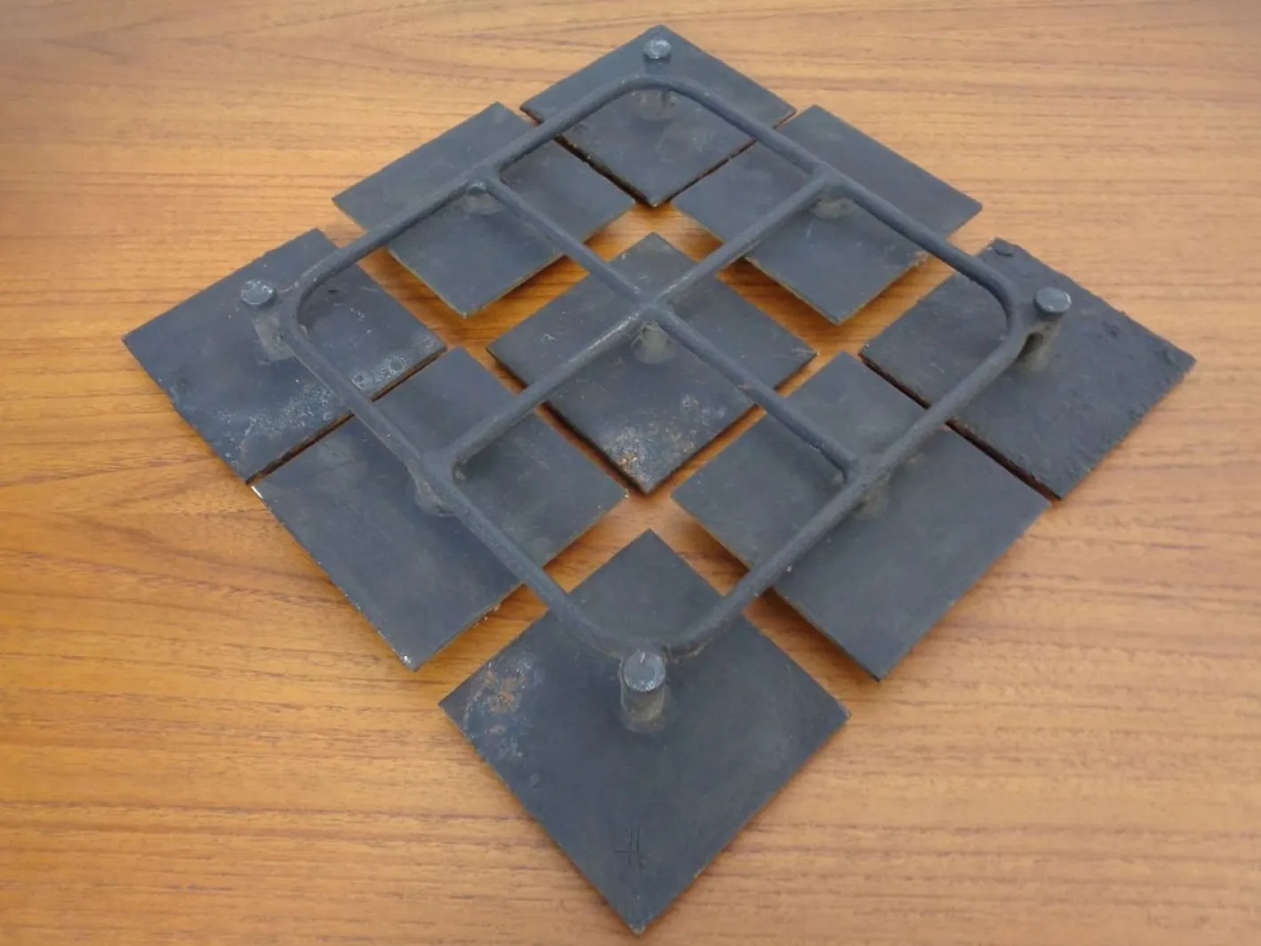 Brutalistische Wandtafel aus Metall, 1960er