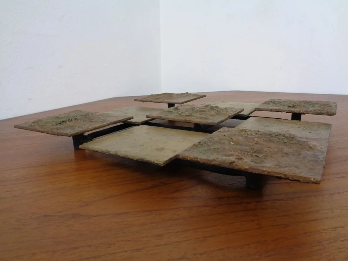 Brutalistische Wandtafel aus Metall, 1960er