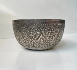 Buddhistische Klangschale aus Repousse Silber, 19. Jh., 2er Set