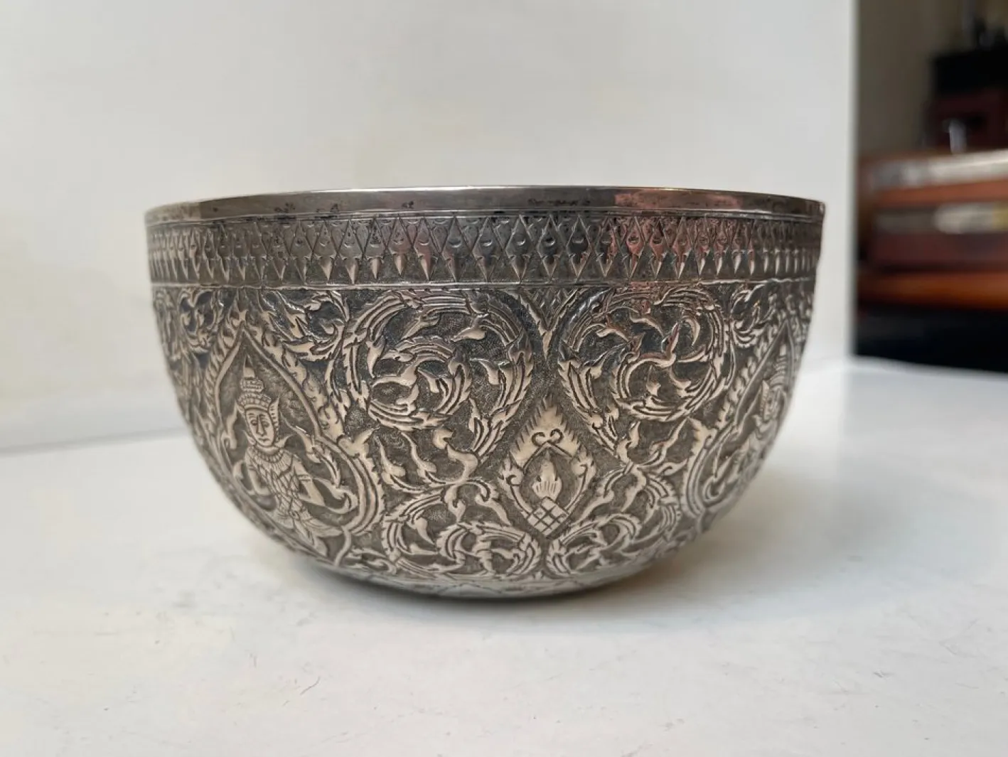 Buddhistische Klangschale aus Repousse Silber, 19. Jh., 2er Set