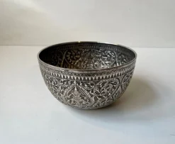 Buddhistische Klangschale aus Repousse Silber, 19. Jh., 2er Set