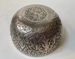 Buddhistische Klangschale aus Repousse Silber, 19. Jh., 2er Set