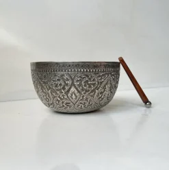 Buddhistische Klangschale aus Repousse Silber, 19. Jh., 2er Set