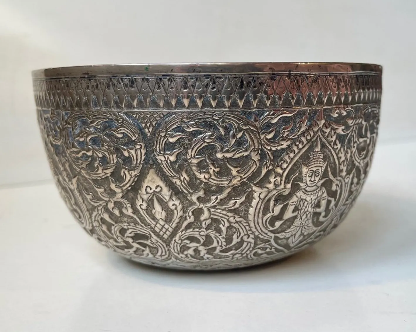 Buddhistische Klangschale aus Repousse Silber, 19. Jh., 2er Set