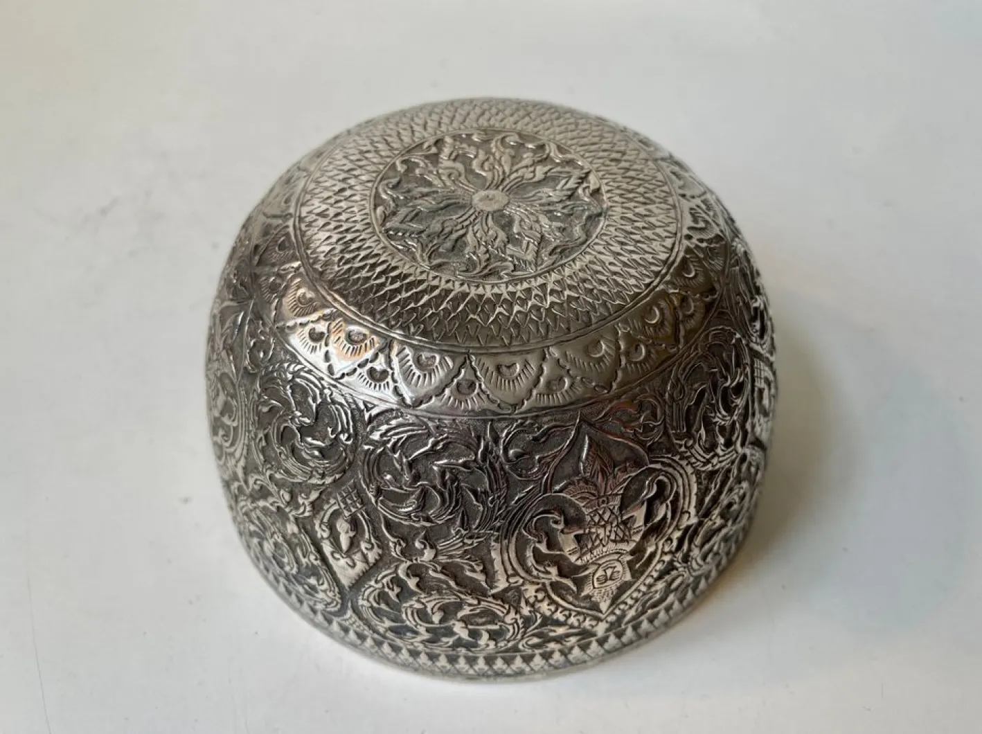 Buddhistische Klangschale aus Repousse Silber, 19. Jh., 2er Set