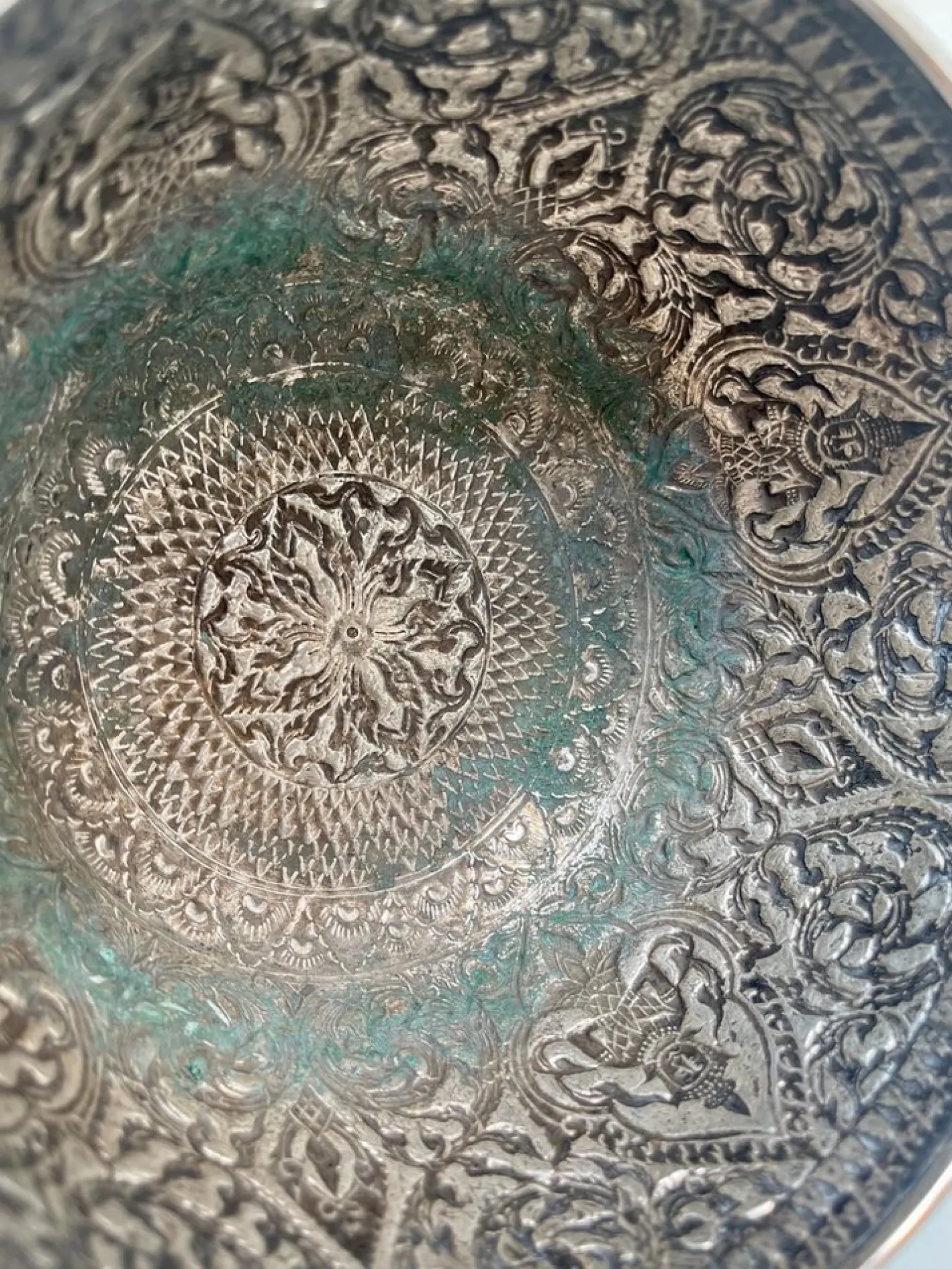 Buddhistische Klangschale aus Repousse Silber, 19. Jh., 2er Set