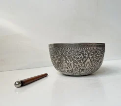 Buddhistische Klangschale aus Repousse Silber, 19. Jh., 2er Set