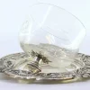 Butterdose aus Silber mit Reliefs und Aussparungen aus geschliffenem Glas