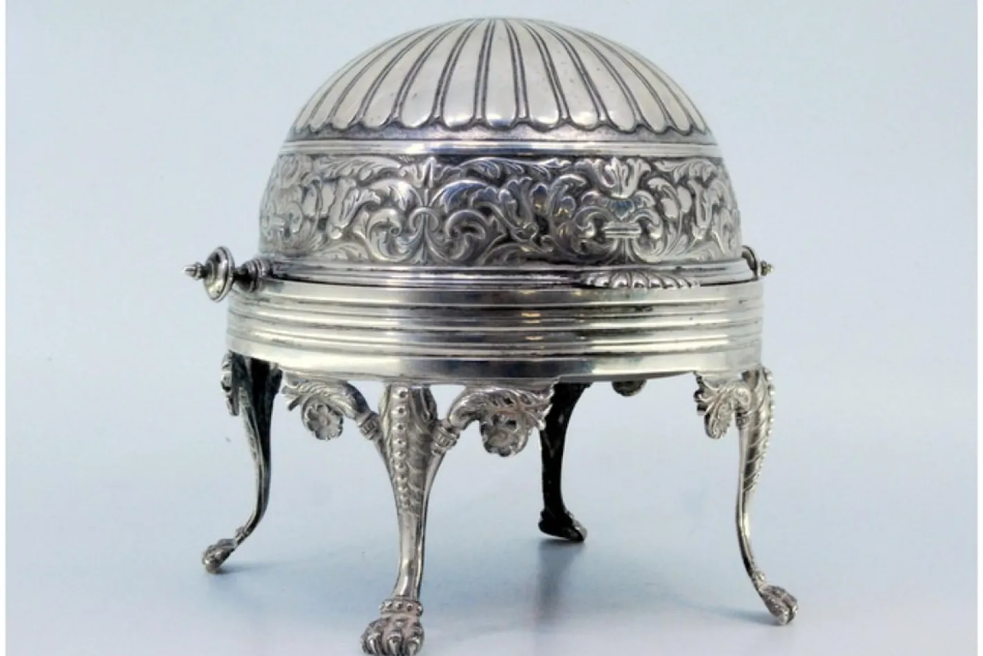 Butterdose in gummiertem Silber
