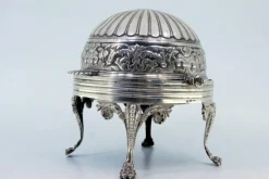 Butterdose in gummiertem Silber